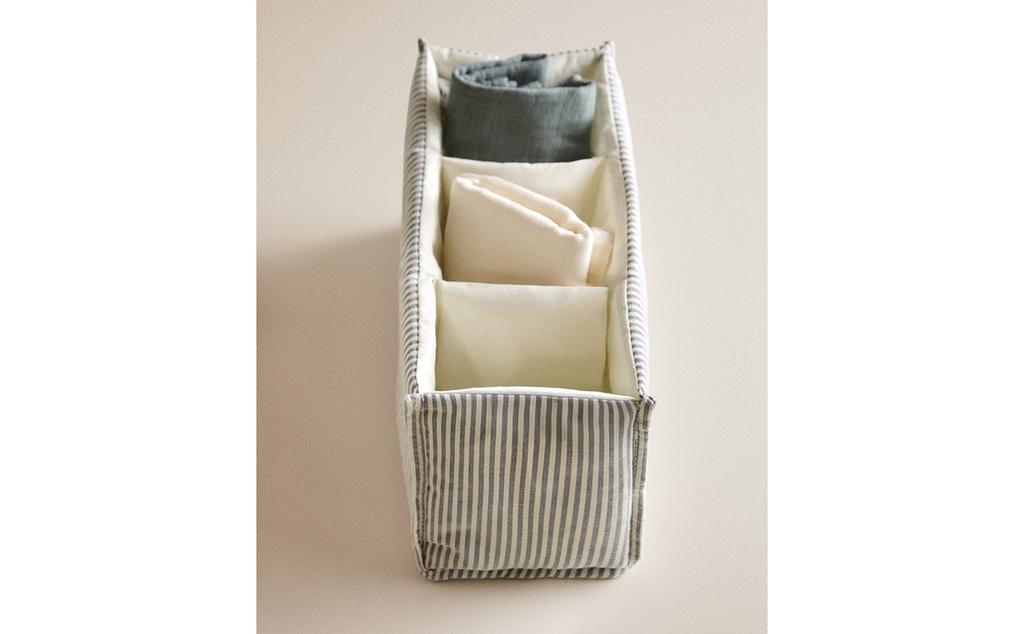 RANGEMENT VÊTEMENTS BÉBÉ RAYURES RANGEMENT VÊTEMENTS BÉBÉ RAYURES