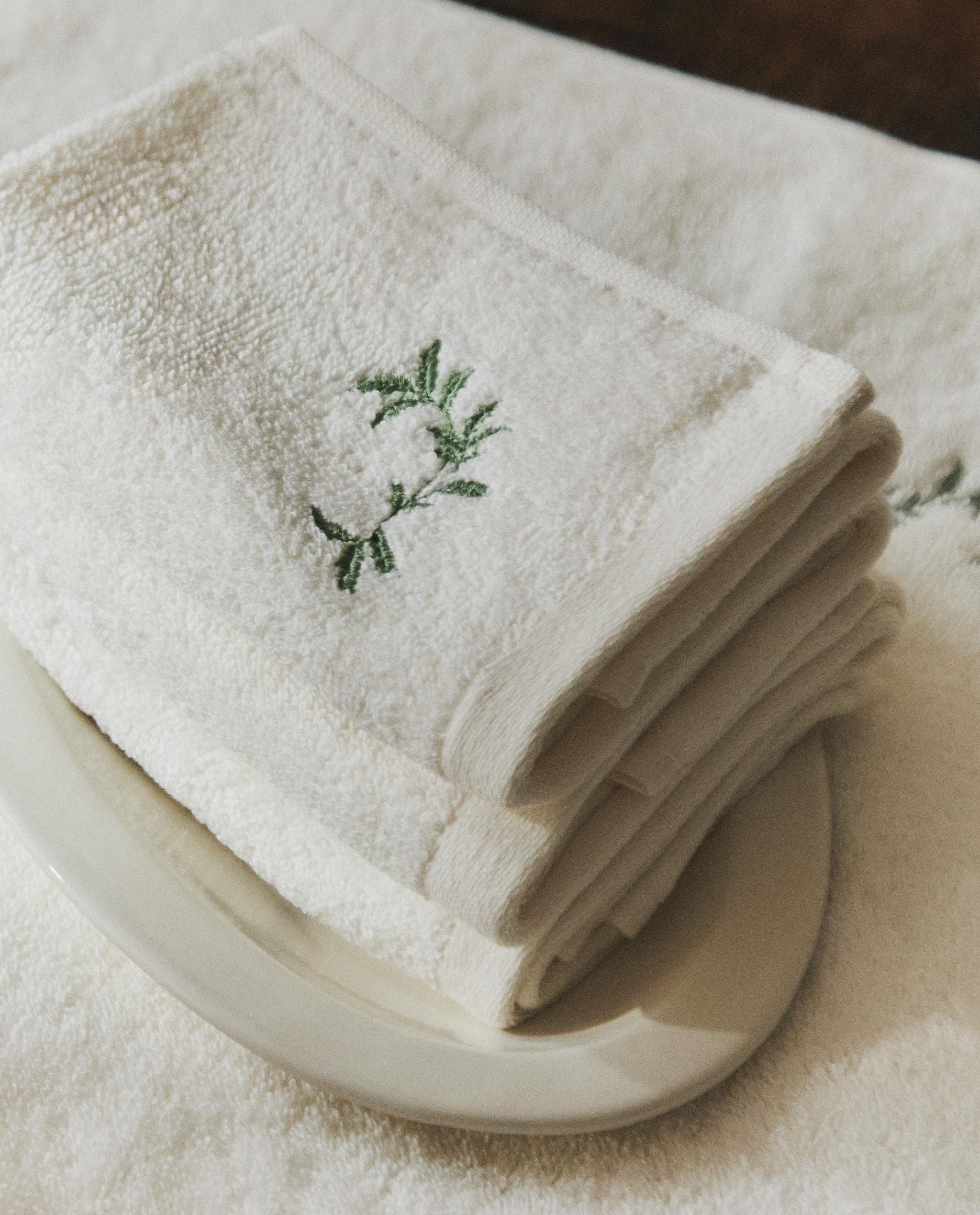 PACK OF HAND TOWELS WITH PLANT EMBROIDERY (PACK OF 3) product thumbnail 8