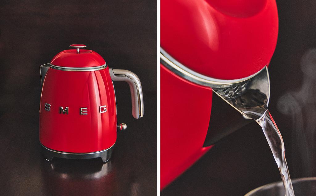 SMALL STEEL SMEG KETTLE SMALL STEEL SMEG KETTLE