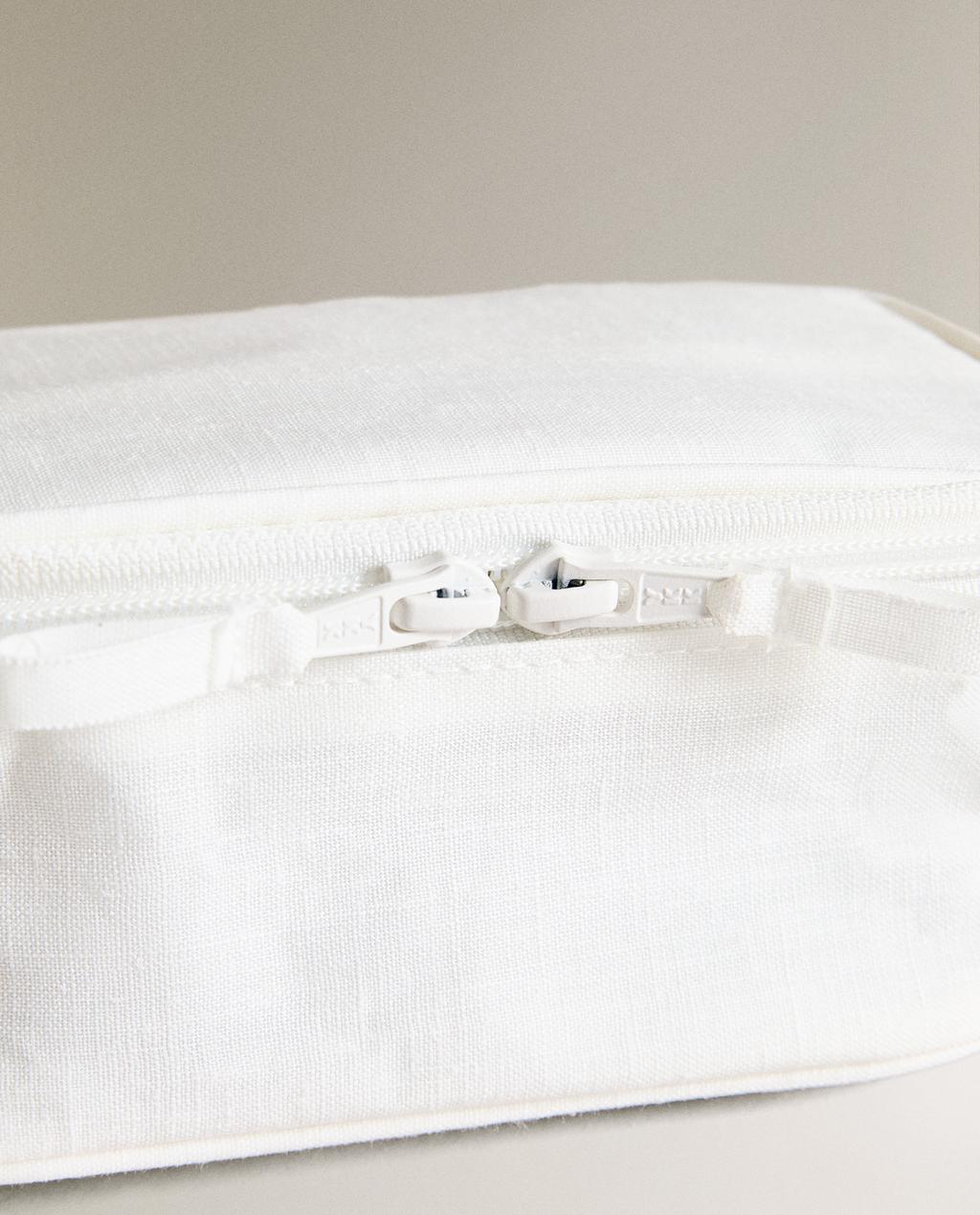 SMALL PLAIN LINEN TOILETRY BAG