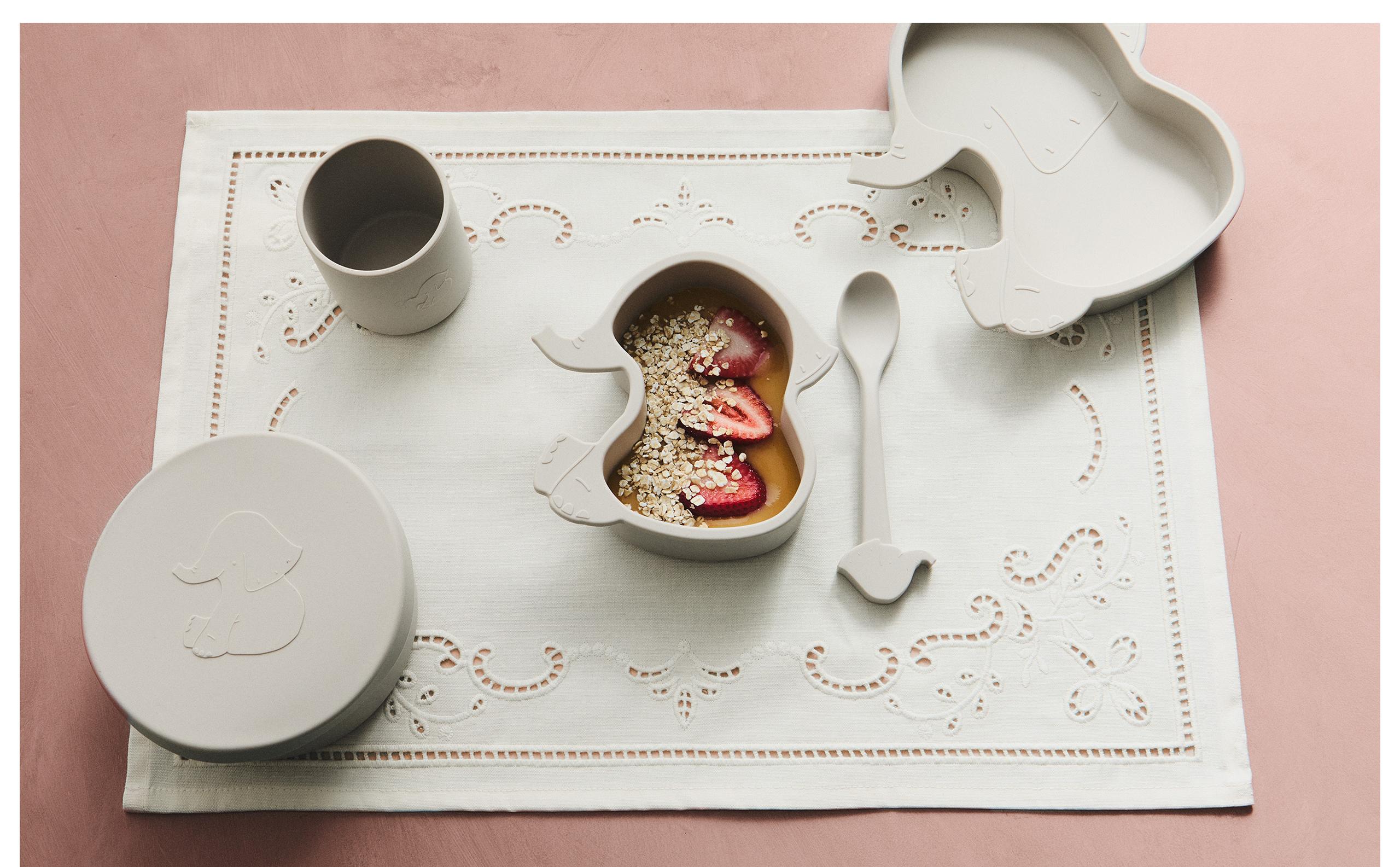 CHILDREN'S ELEPHANT DINNER SET