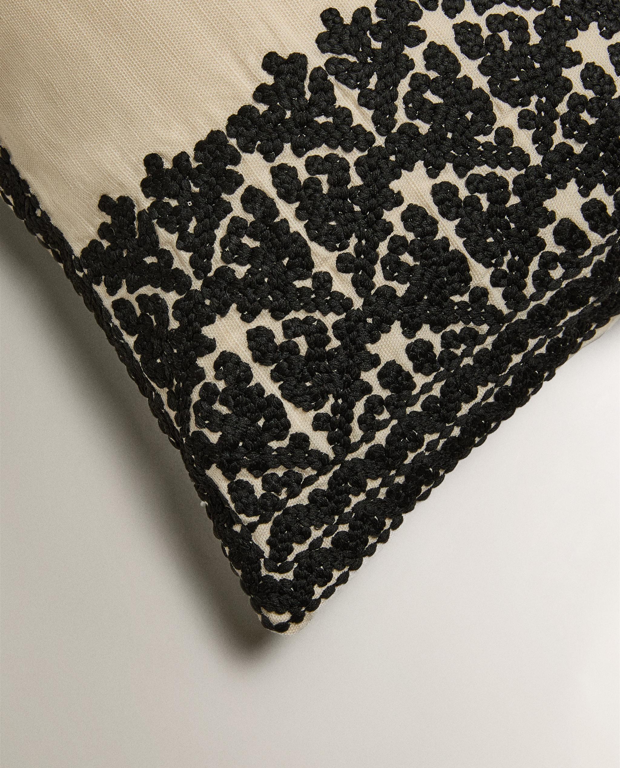 刺繍 クッションカバー | Zara Home 日本/Japan