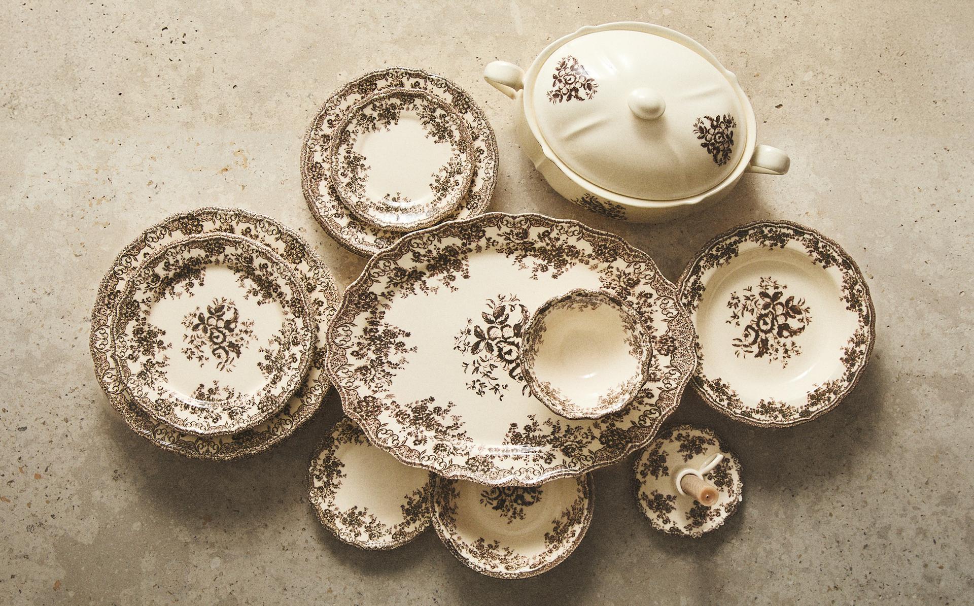 طقم أواني طعام خزف بأزهار بنية طقم أواني طعام خزف بأزهار بنية