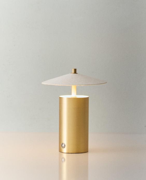 مصباح طاولة لاسلكي بغطاء ورقي