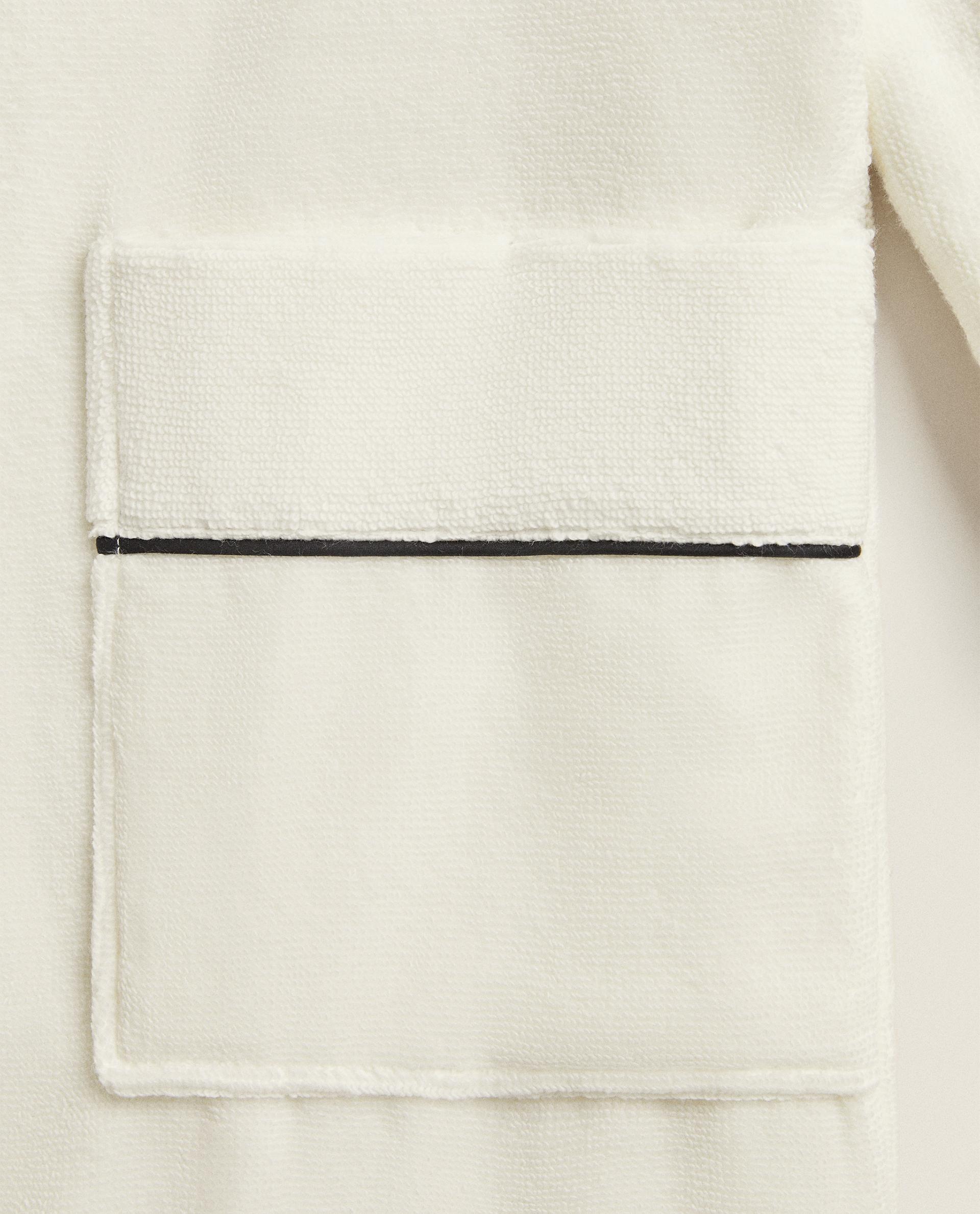 BATHROBE WITH PIPING (400 GXM²) product thumbnail 8