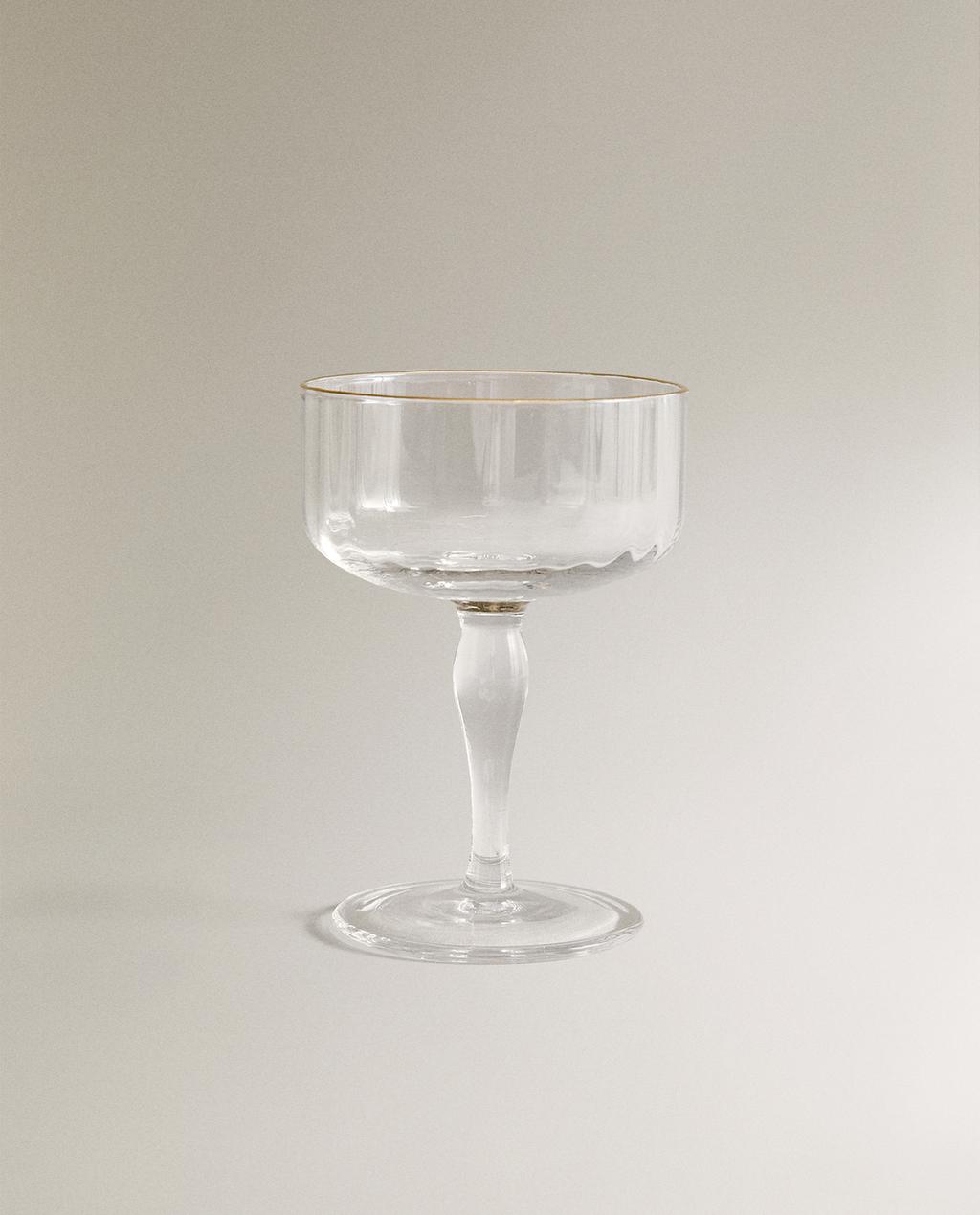 RAISED DESIGN WINE GLASS