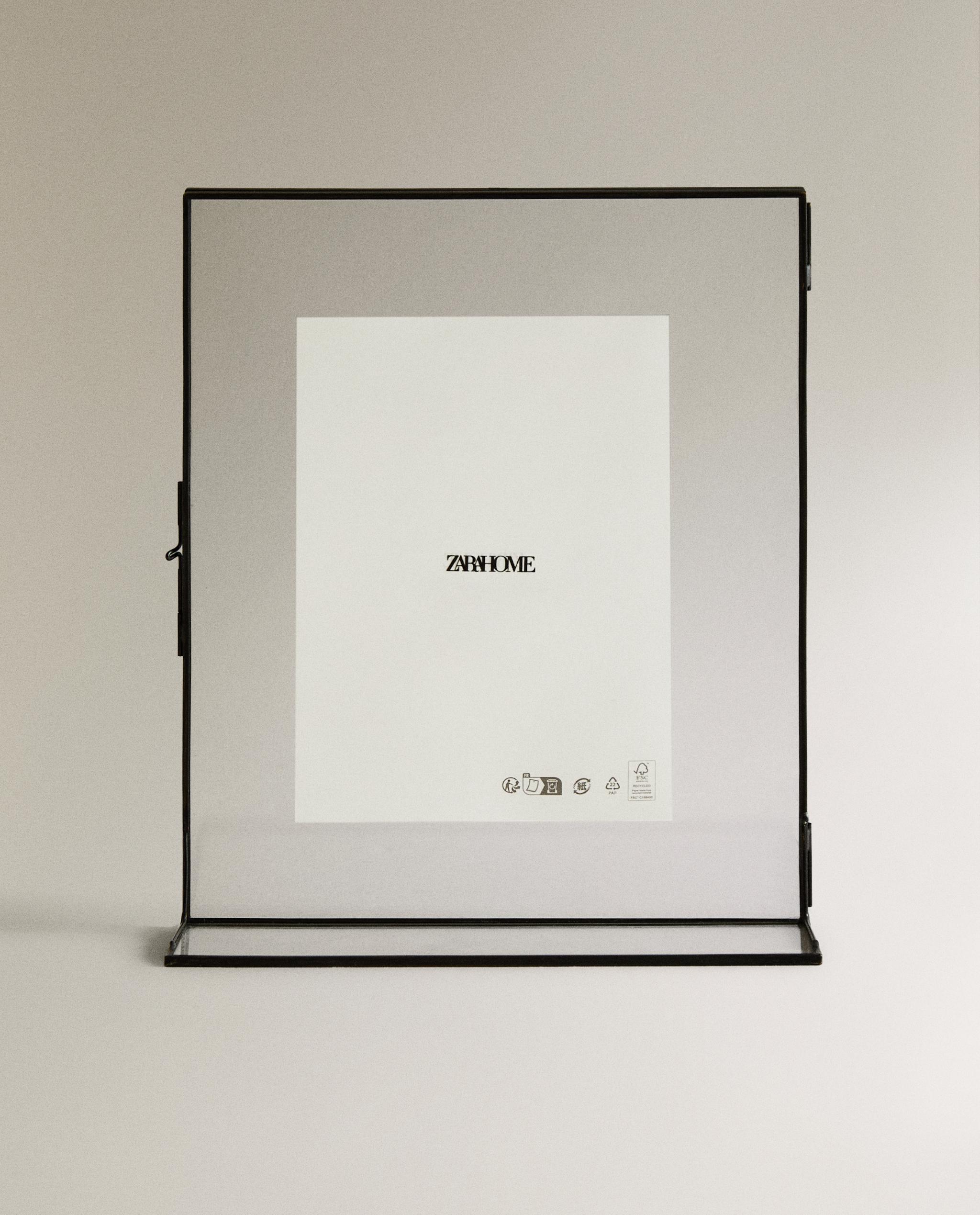 RECTANGULAR STRUCTURE PHOTO FRAME
