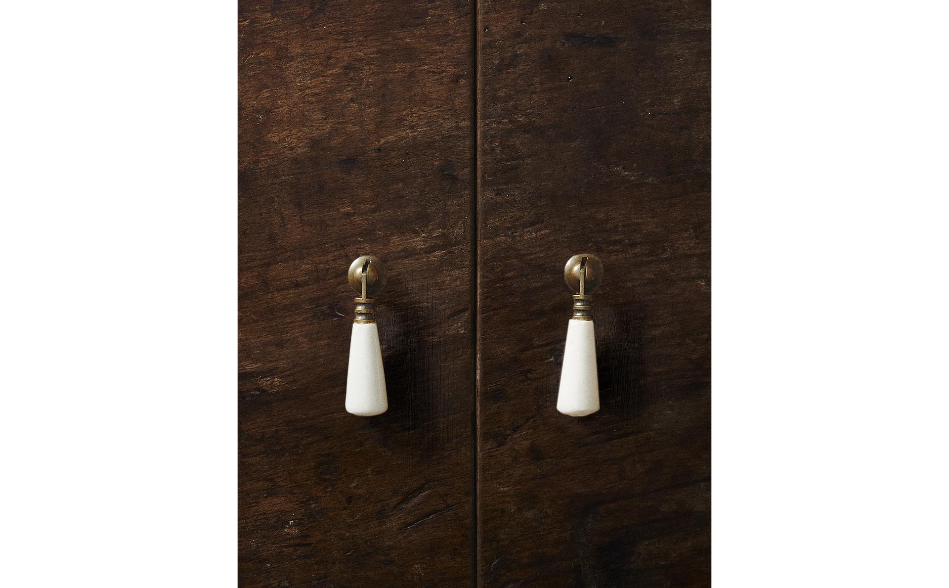 طقم مقابض خزف على شكل قطرة (طقم 2 قطعة) طقم مقابض خزف على شكل قطرة (طقم 2 قطعة)