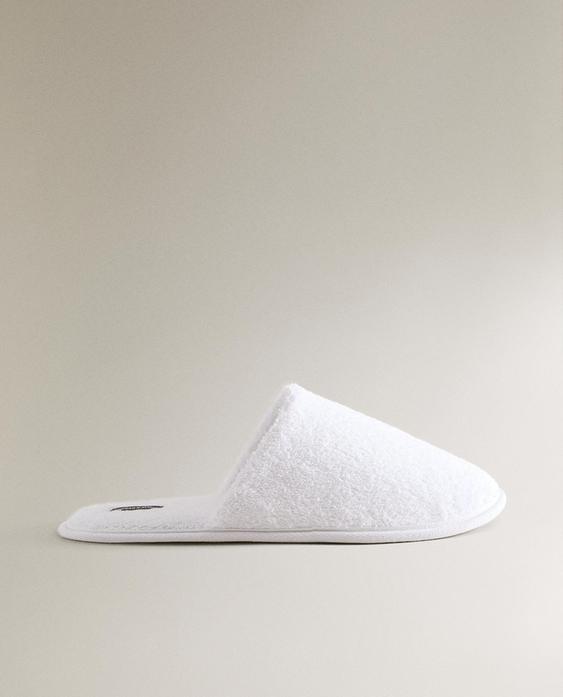 CHAUSSONS SERVIETTE DE BAIN CHAUSSONS SERVIETTE DE BAIN
