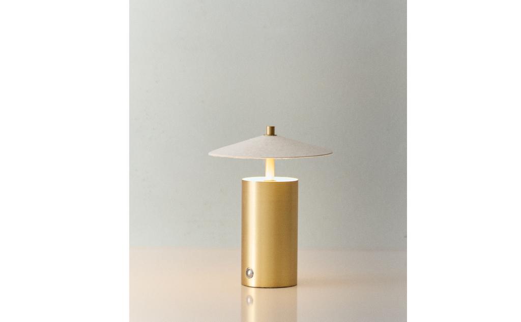 WIRELESS TABLE LAMP WITH PAPER LAMPSHADE WIRELESS TABLE LAMP WITH PAPER LAMPSHADE