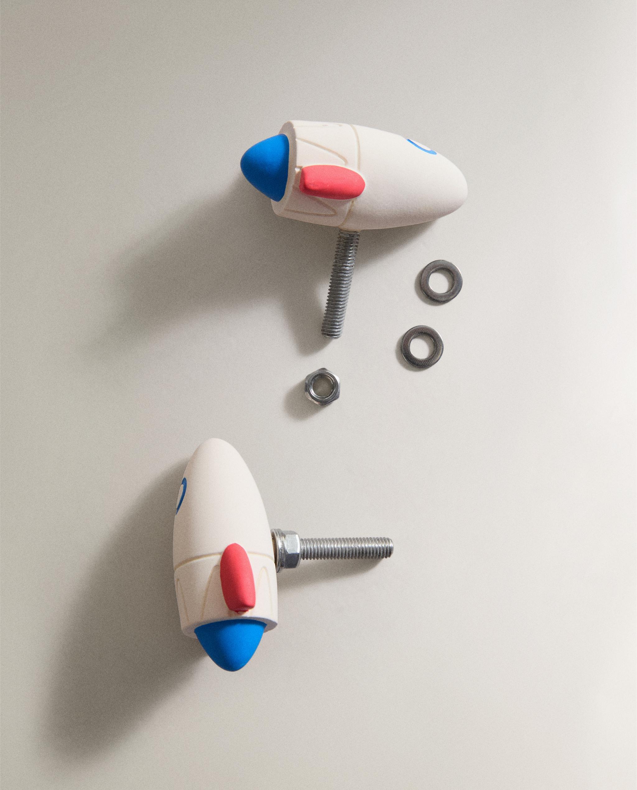 PACK OF CHILDREN'S SPACESHIP DOOR KNOBS (PACK OF 2) product thumbnail 4