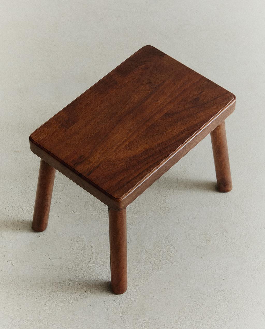 TABOURET EN BOIS D’ACACIA