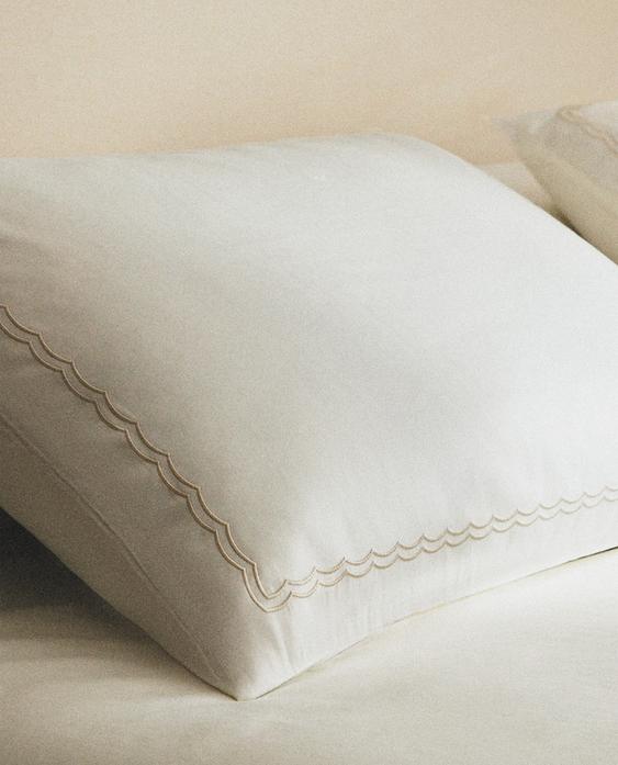 COTTON SATEEN PILLOWCASE WITH TRIM (300 THREAD COUNT)