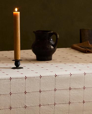 WEIHNACHTLICHE BAUMWOLLTISCHDECKE MIT GEFÄRBTEM GARN