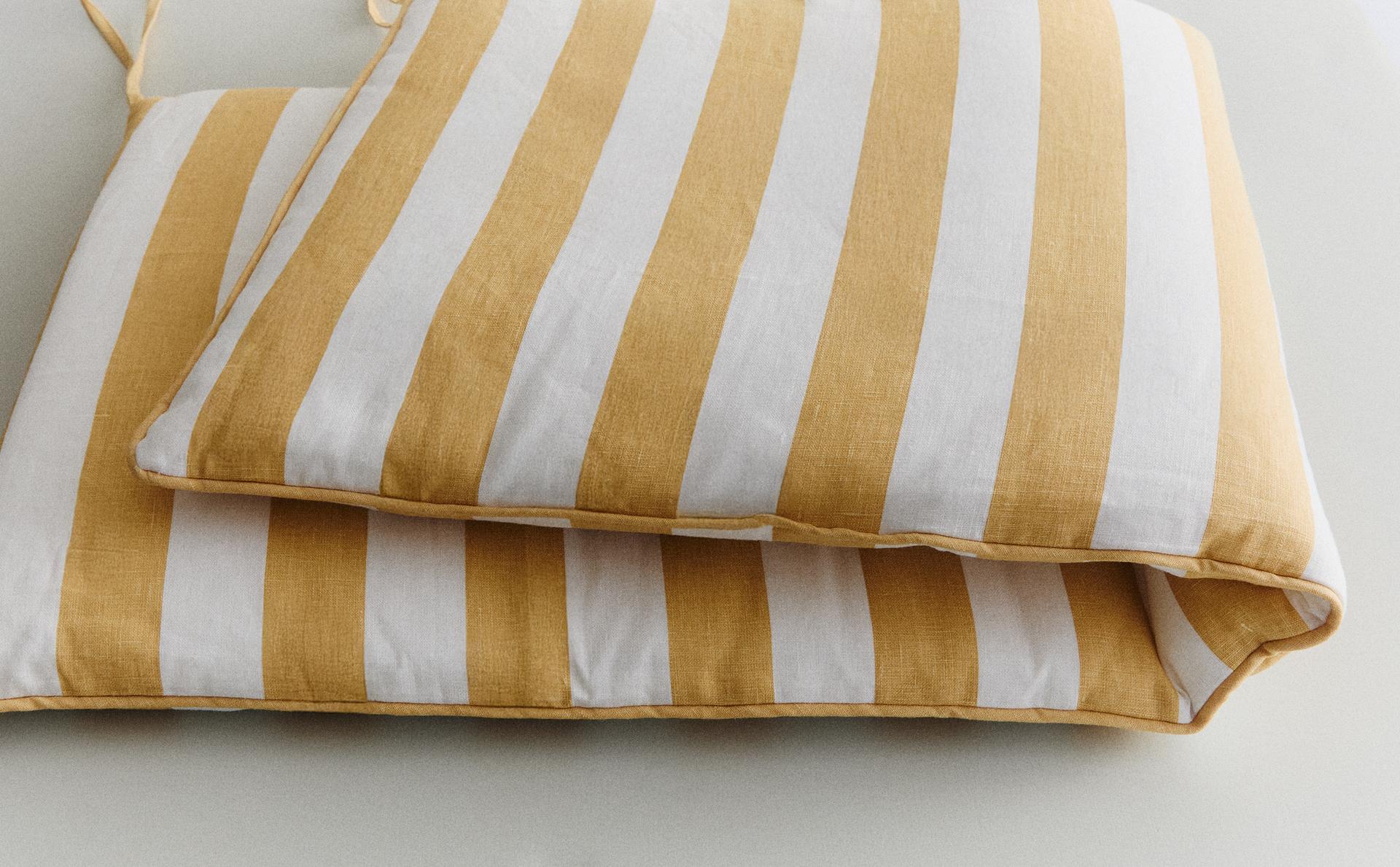 COUSSIN ASSISE BANQUETTE RAYURES COUSSIN ASSISE BANQUETTE RAYURES