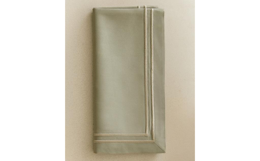 PACK DE SERVIETTES DE TABLE SATINÉES DOUBLE FESTON (LOT DE 2) PACK DE SERVIETTES DE TABLE SATINÉES DOUBLE FESTON (LOT DE 2)