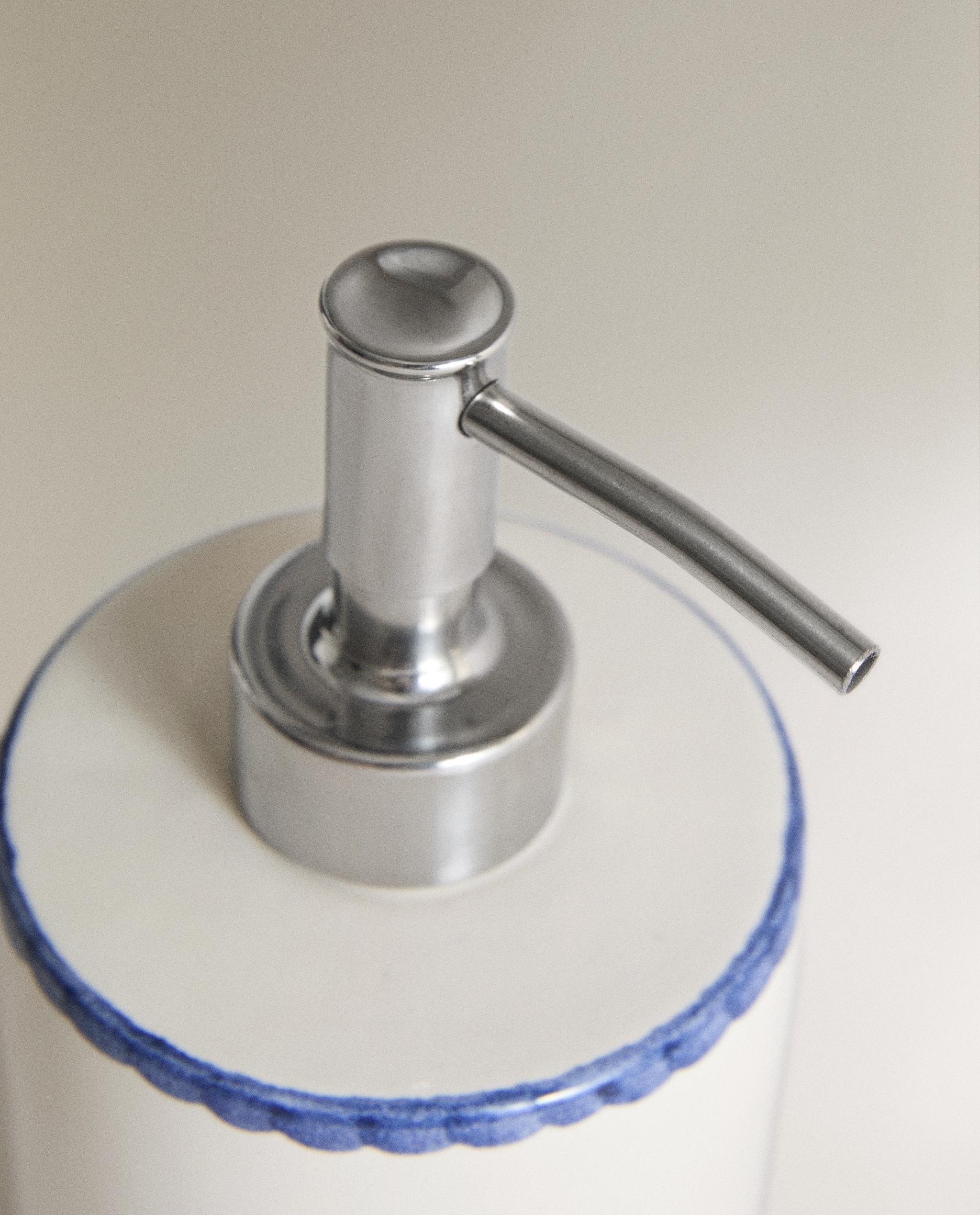 CERAMIC FISH SOAP DISPENSER product thumbnail 4