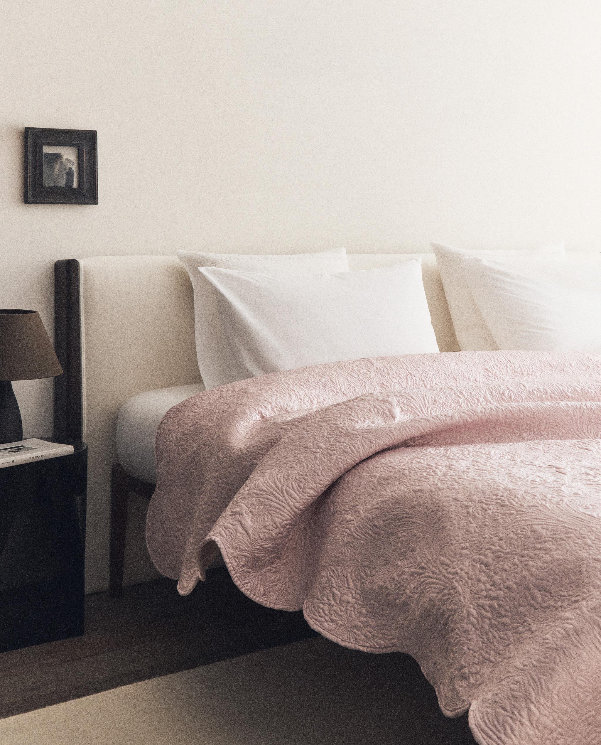 SCALLOPED FLORAL QUILTED BEDSPREAD product thumbnail 2