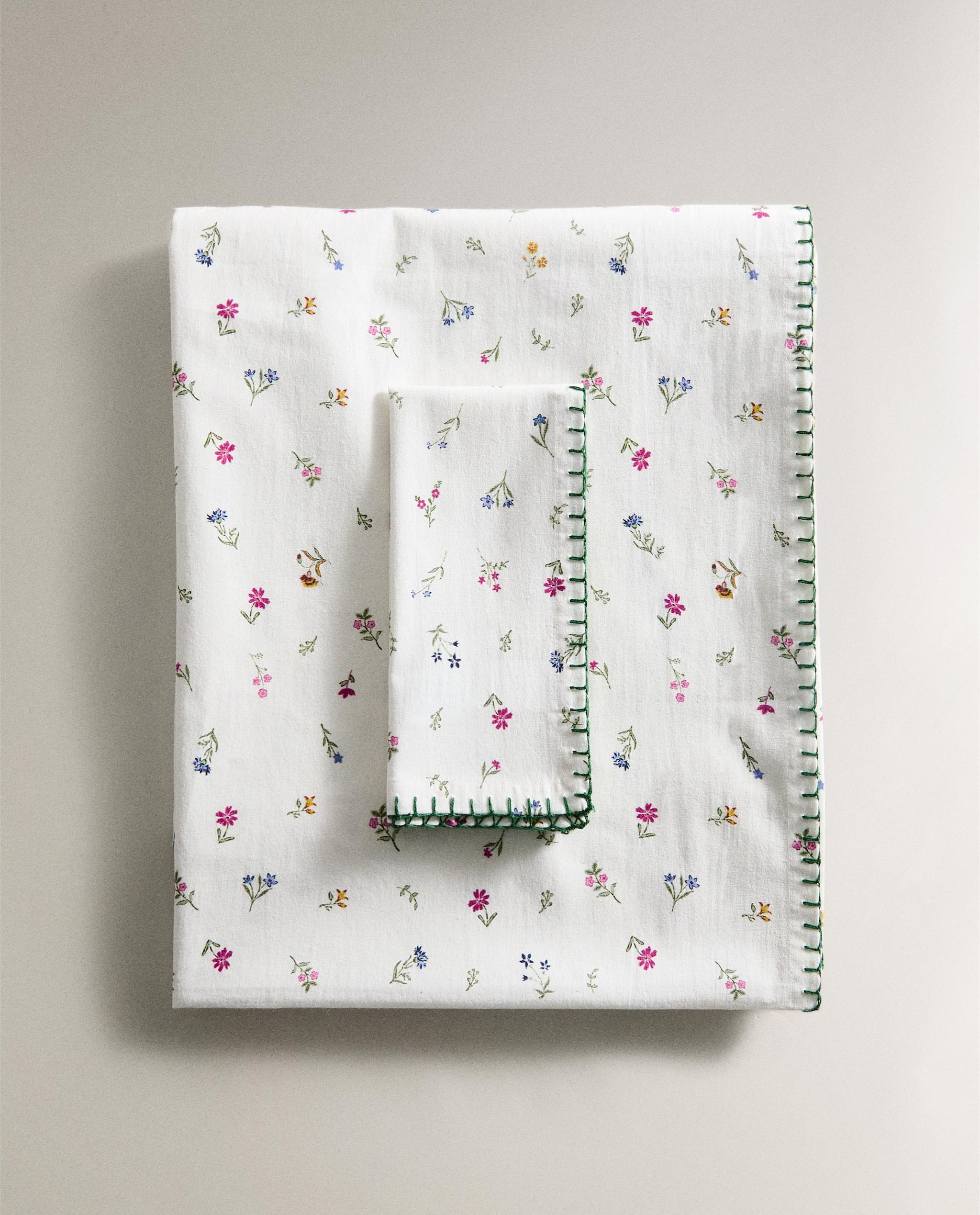 【新品】ZARA  ⚘*. フローラルプリント スペイン製テーブルクロス 新品】ZARA HOME ⚘*. フローラルプリント スペイン製テーブル