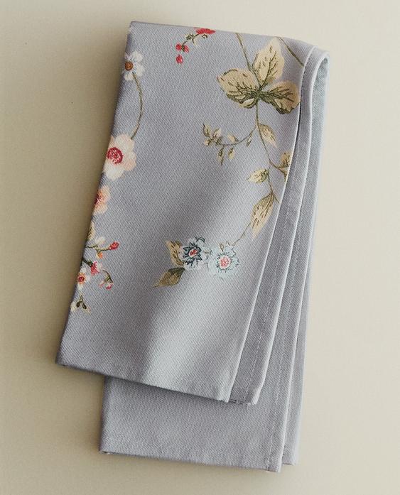 PACK OF SMALL FLORAL PRINT NAPKINS (PACK OF 2) PACK OF SMALL FLORAL PRINT NAPKINS (PACK OF 2)