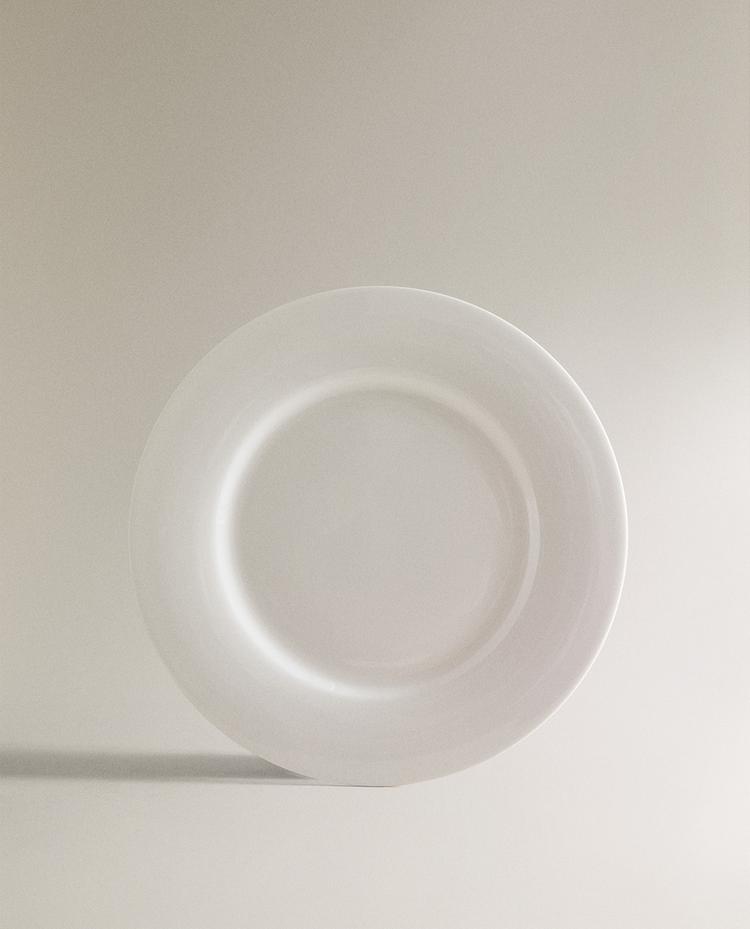 FLAD TALLERKEN I BENPORCELÆN