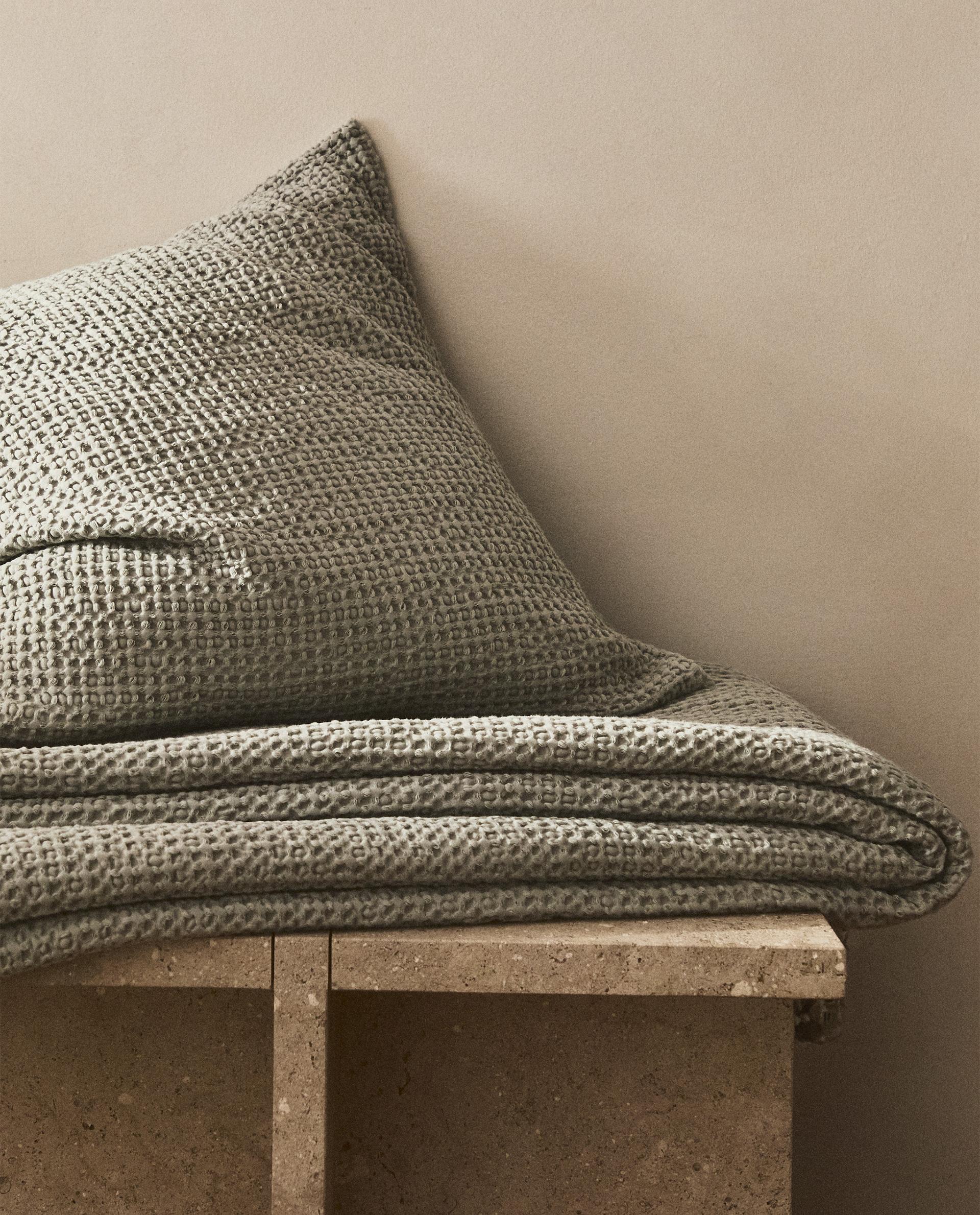 クッションカバー ワッフルファブリック | Zara Home 日本/Japan