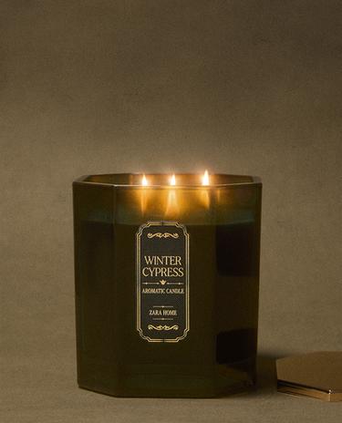 (550 G) WINTER CYPRESS SCENTED CANDLE