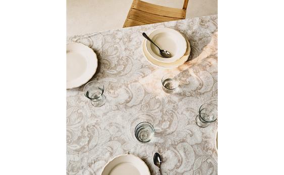 RESIN-COATED PAISLEY PRINT TABLECLOTH