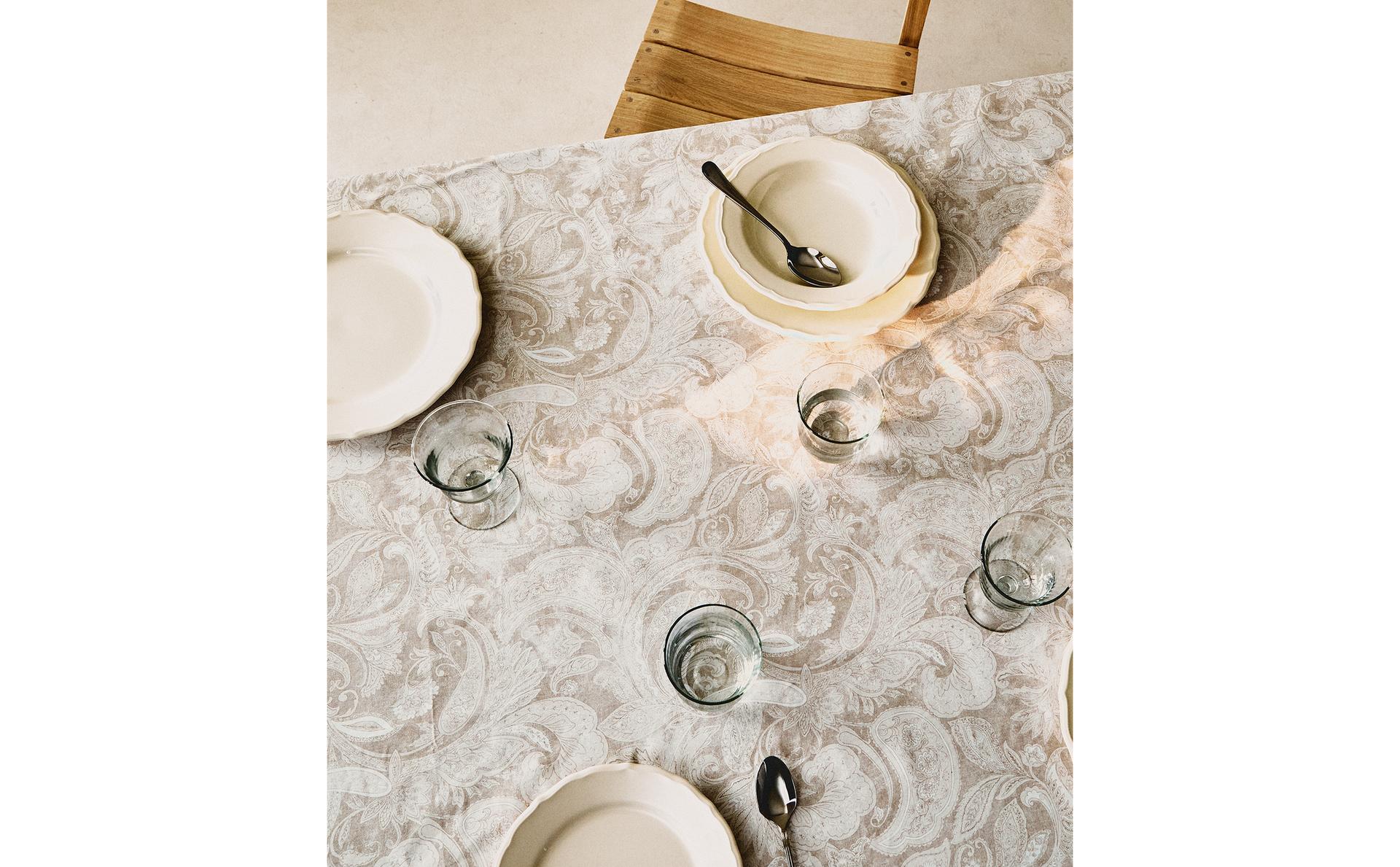 NAPPE RÉSINE IMPRIMÉ PAISLEY NAPPE RÉSINE IMPRIMÉ PAISLEY