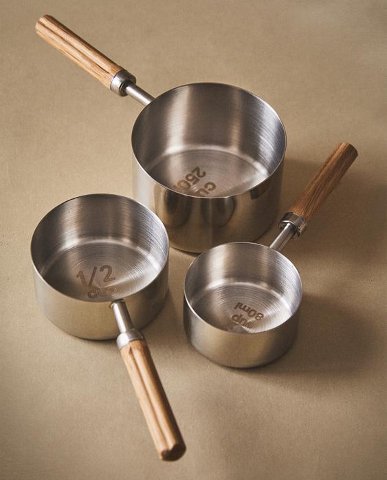 SET OF WOODEN MEASURING SPOONS