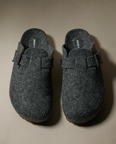 BUCKLED FELT MULE CLOG SLIPPERS