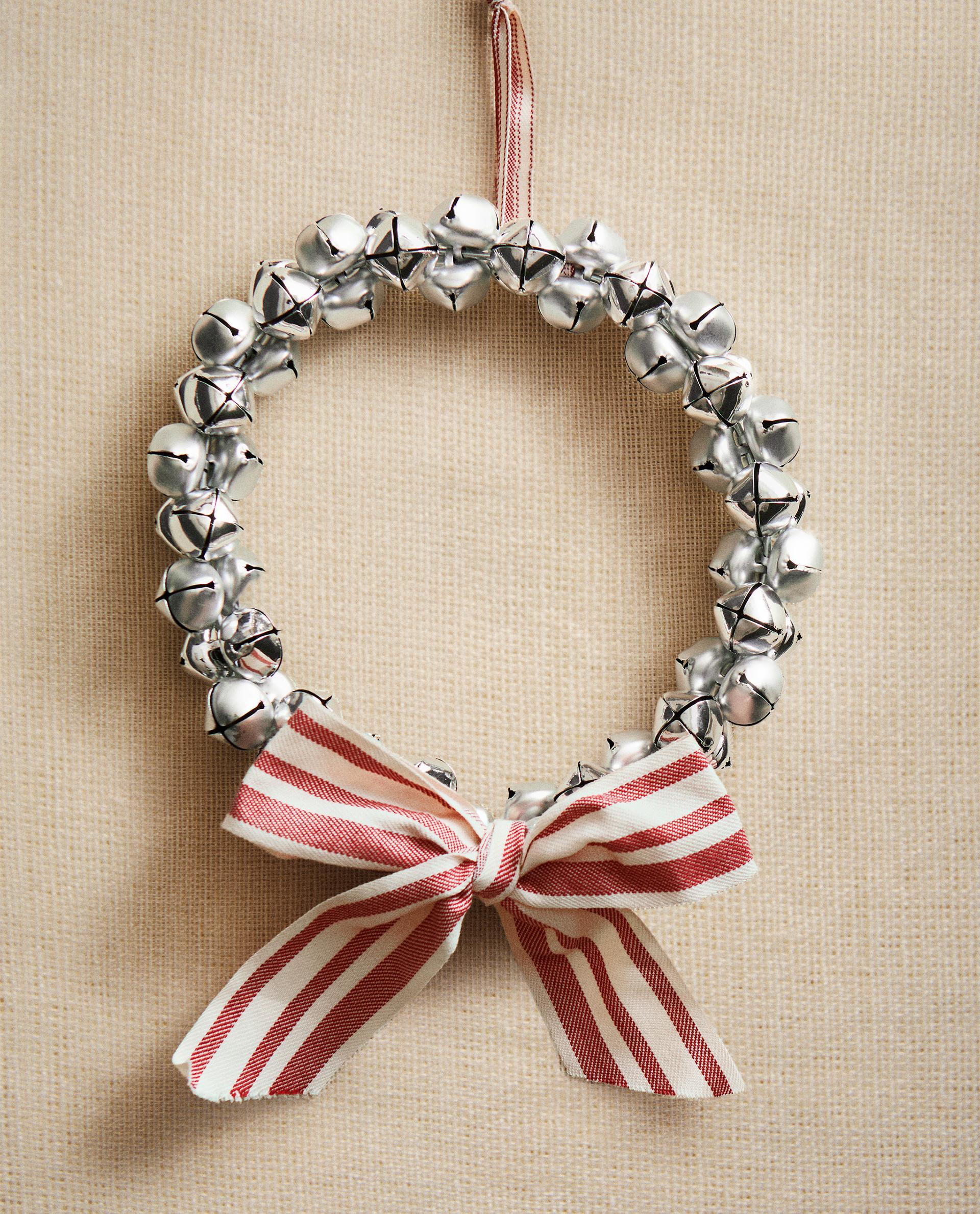 クリスマスリース 鈴とリボン付き すずとストライプのリボン付きクリスマスリース | Zara Home 日本/Japan
