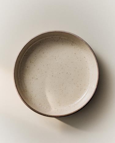 PORCELAIN SOUP PLATE WITH ANTIQUE FINISH RIM