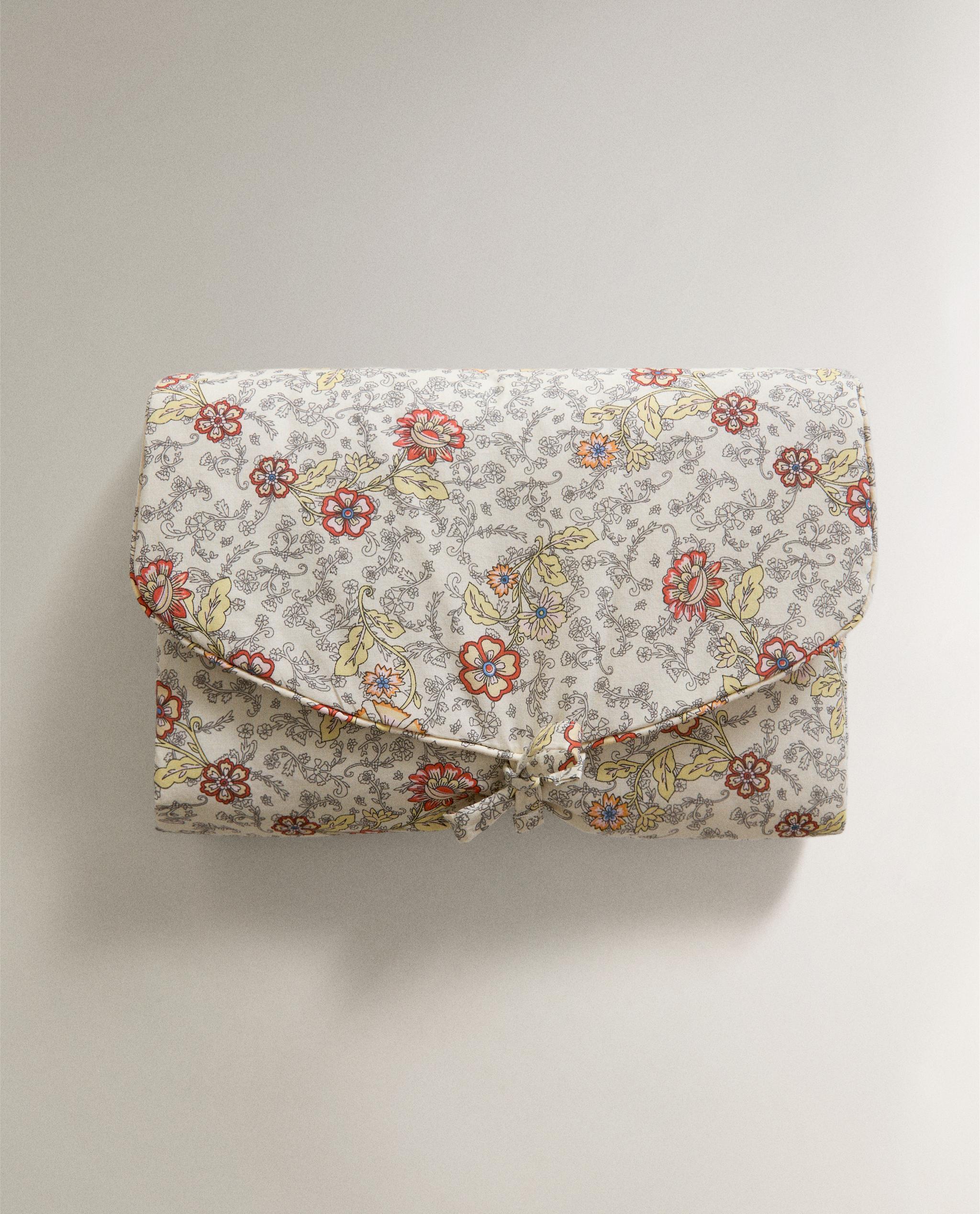 PORTABLE FLORAL BABY CHANGING MAT product thumbnail 8