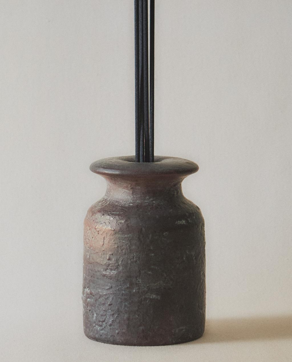 DECORATIVE BROWN CERAMIC REED DIFFUSER COVER