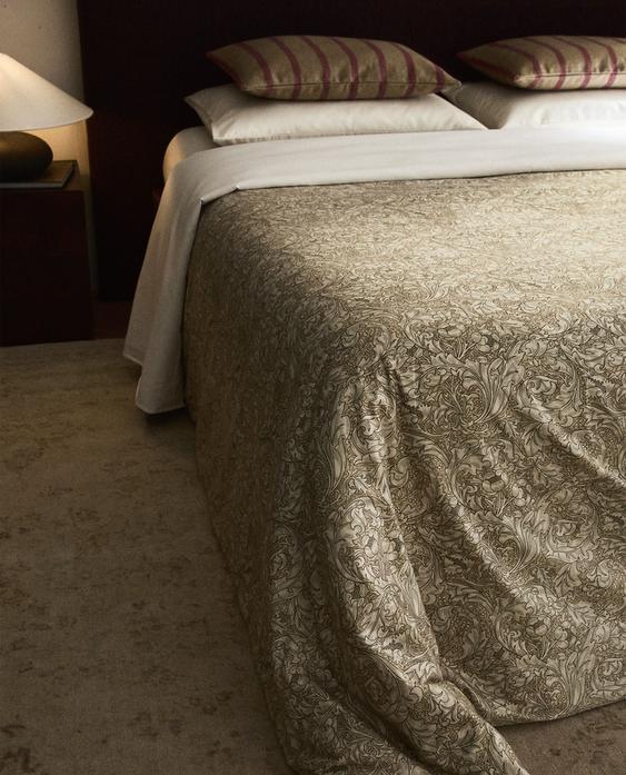 BETTBEZUG AUS BAUMWOLLSATIN MIT BLUMENMUSTER MORRIS & CO.