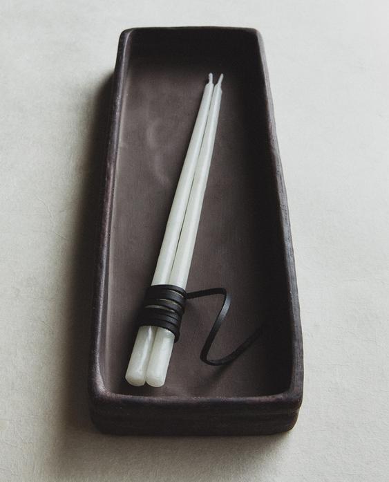 CERAMIC TRAY WITH RECTANGULAR EDGES