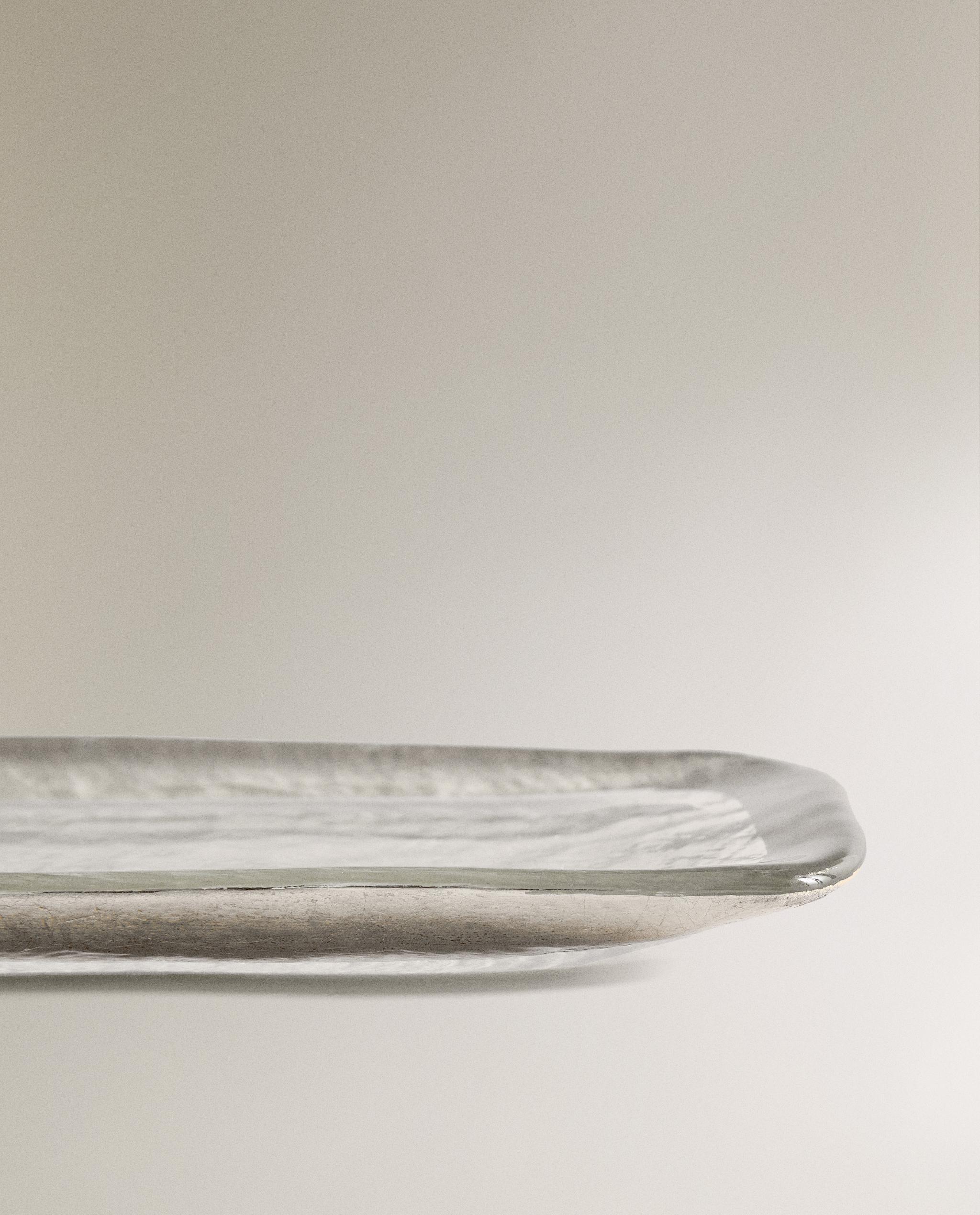 RECTANGULAR GLASS SERVING DISH WITH RIM DETAIL product thumbnail 2