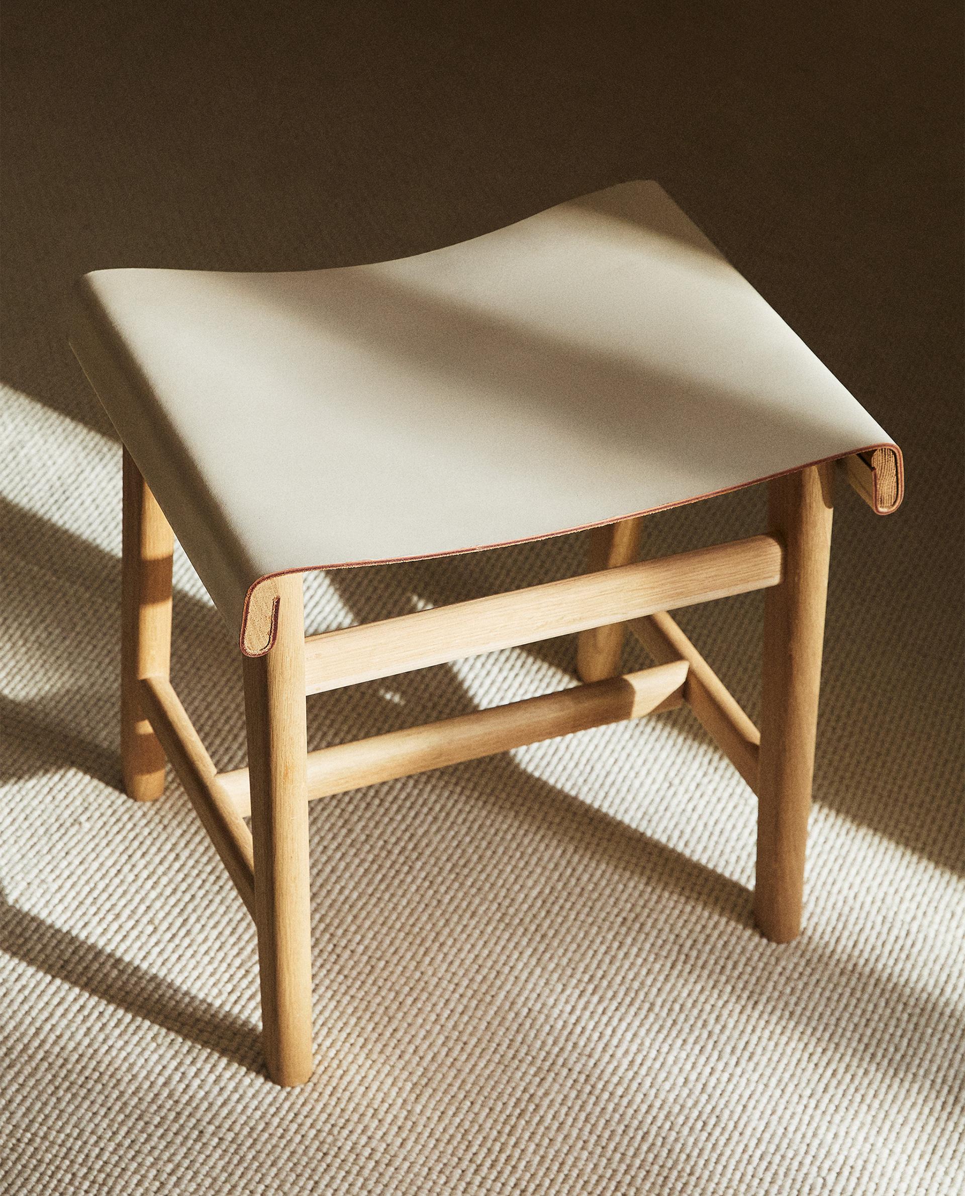 STOOL 01