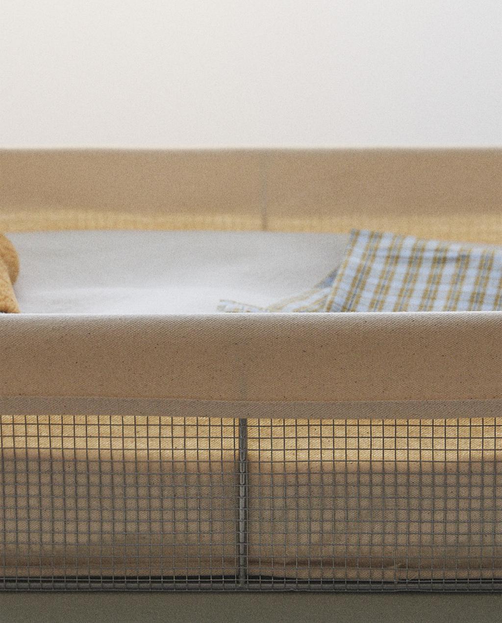 KOVOVÝ KÔŠ NA BIELIZEŇ