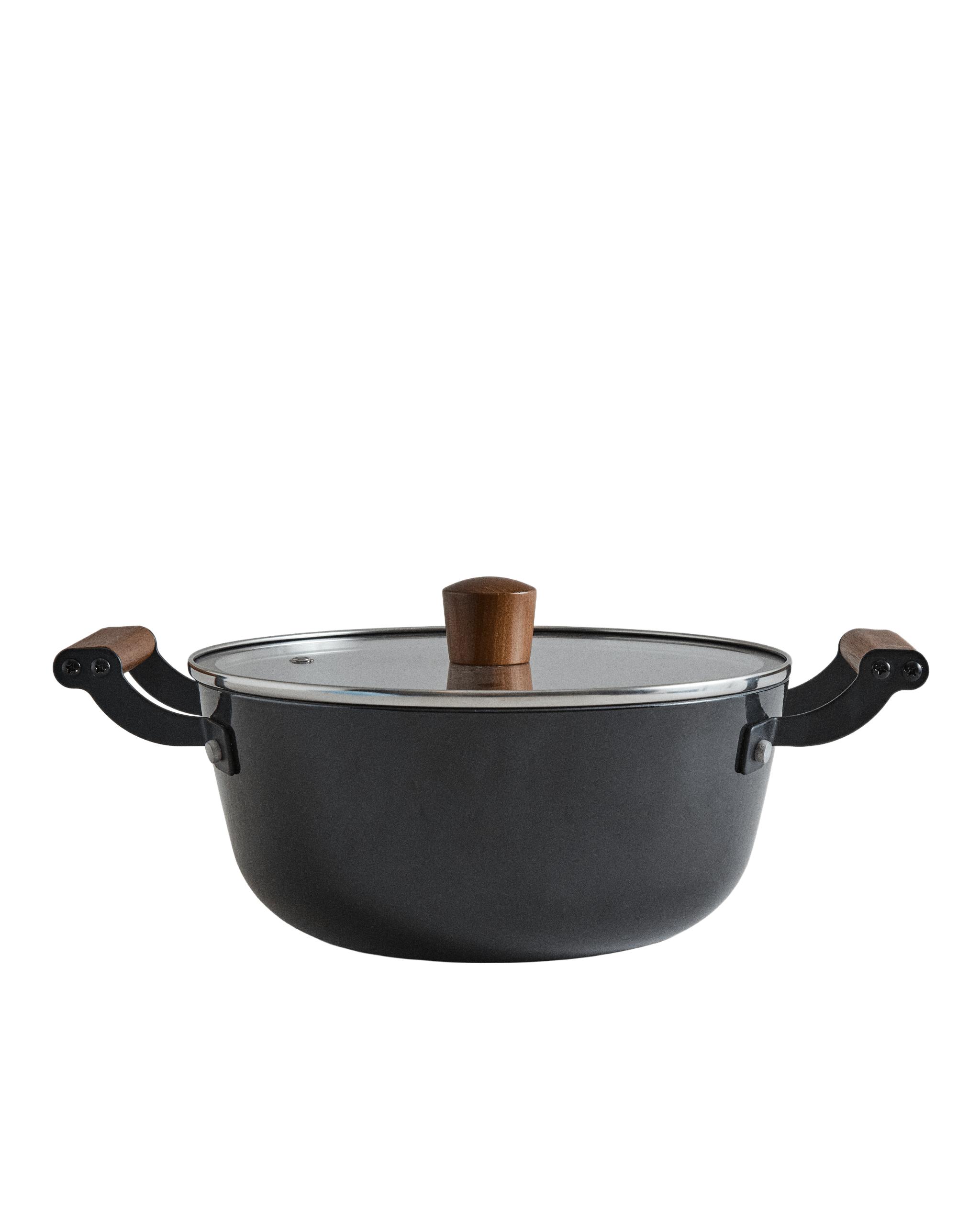 IRON POT WITH LID product thumbnail 13