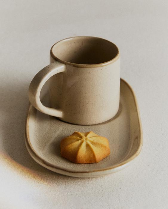 STONEWARE MUG AND TRAY SET