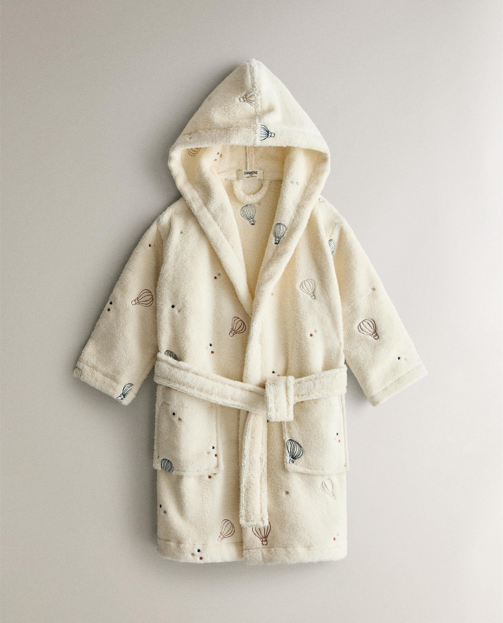 ДЕТСКИ ХАЛАТ ЗА БАНЯ С БАЛОНИ ДЕТСКИ ХАЛАТ ЗА БАНЯ С БАЛОНИ