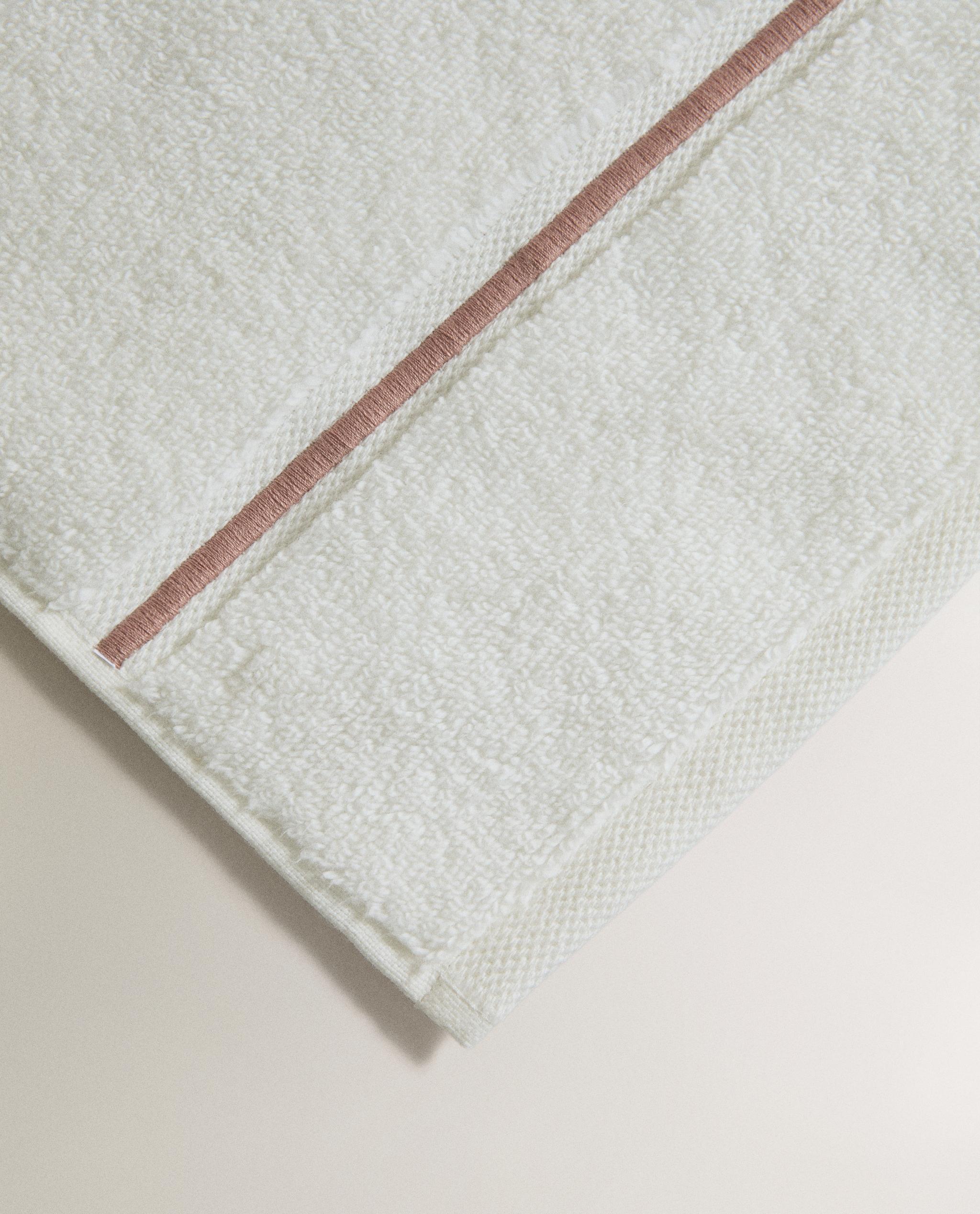 SCALLOPED BATH TOWEL