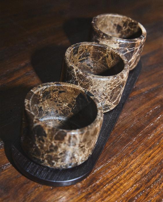 SET VAN DIENBLAD MET MARMEREN KOMMEN