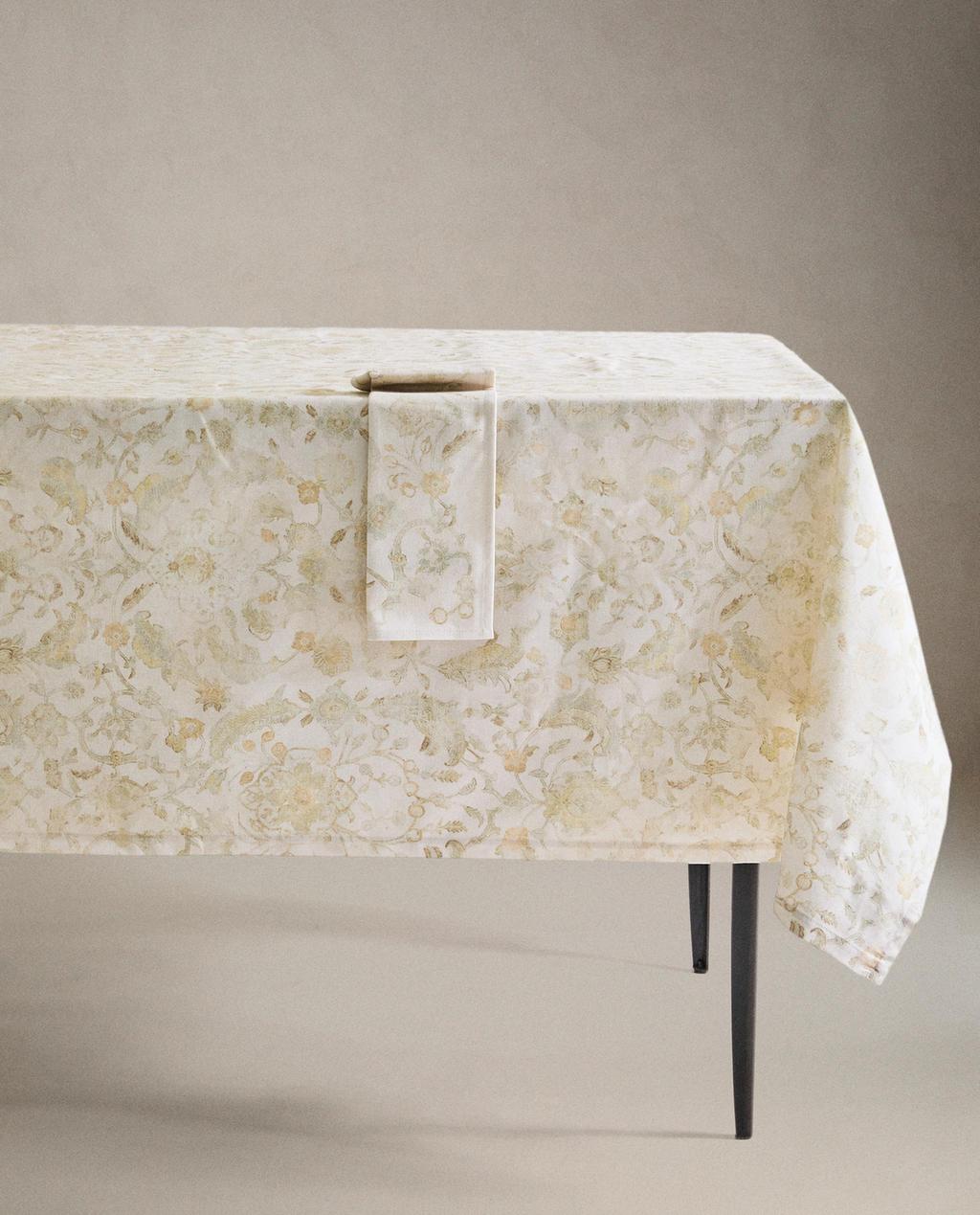 TISCHDECKE MIT DAMASTMUSTER