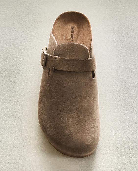 LEATHER CLOGS WITH BUCKLE AND TOPSTITCHING DETAIL