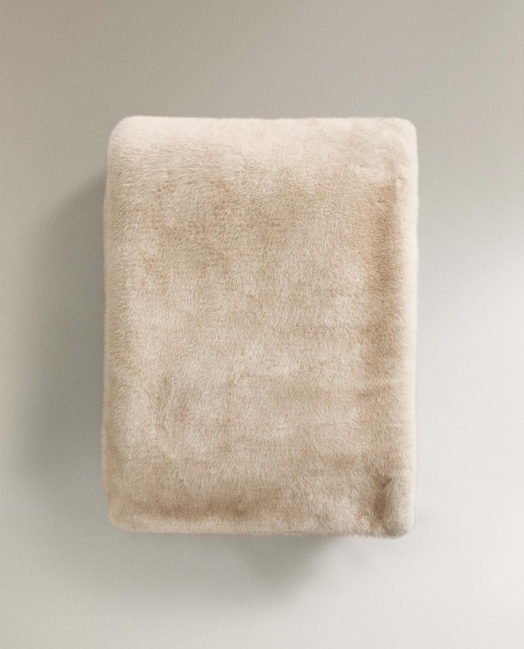 DOUBLE-FACED FAUX FUR THROW