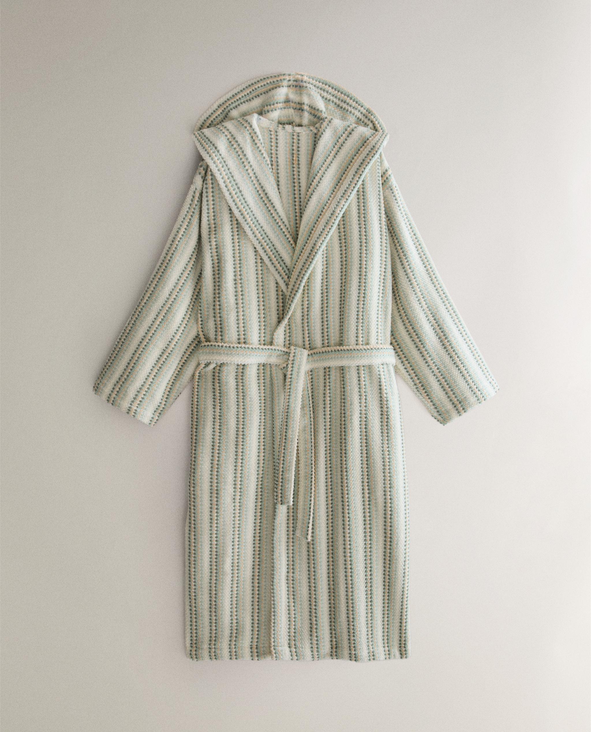 STRIPED HOODED BATHROBE product thumbnail 5