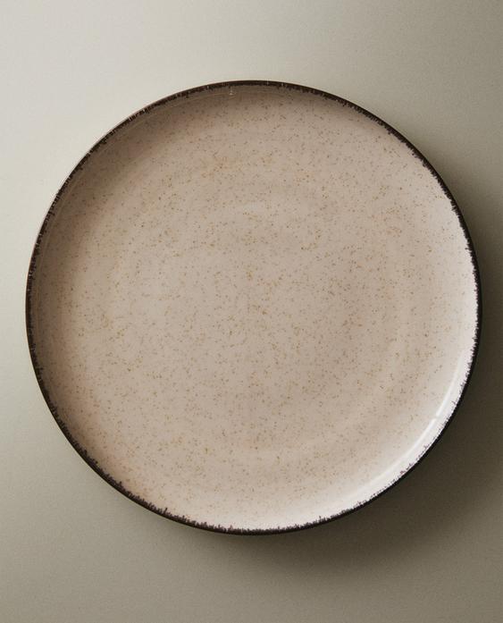 PORCELAIN DINNER PLATE WITH ANTIQUE FINISH RIM